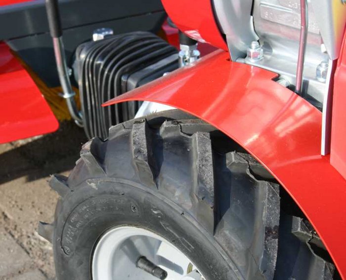 u2896_4271_image-2 Ackerstollenbereifung für gute Traktion